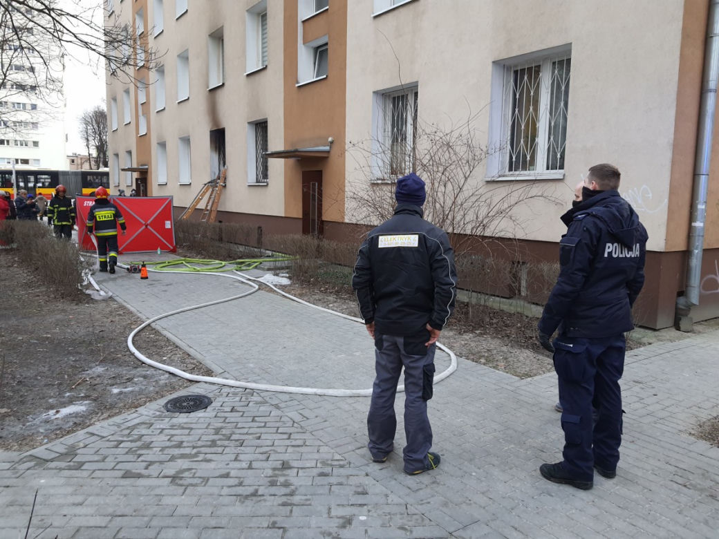 Dramatyczny pożar w bloku na Pradze