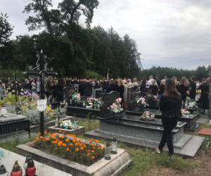 Pogrzeb zamordowanej 16-latki z Dzierzgowa. Karolinę żegna cała wieś