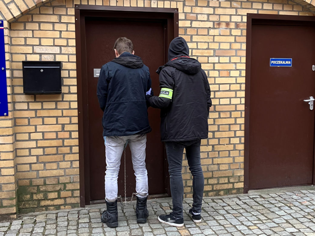 Atak nożem w centrum Torunia. 35-latek brutalnie zaatakował młodego mężczyznę