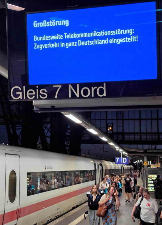 Niemcy/ Prezes Deutsche Bahn: ruch kolejowy stopniowo wraca do normy (opis) Awaria systemu łączności radiowej GSM-R wymusiła zatrzymanie wszystkich pociągów w całym kraju na czas ok. dwóch godzin