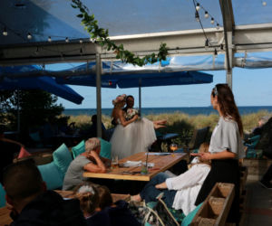 Małgorzata Opczowska wzięła ślub z Jackiem Łęskim na plaży