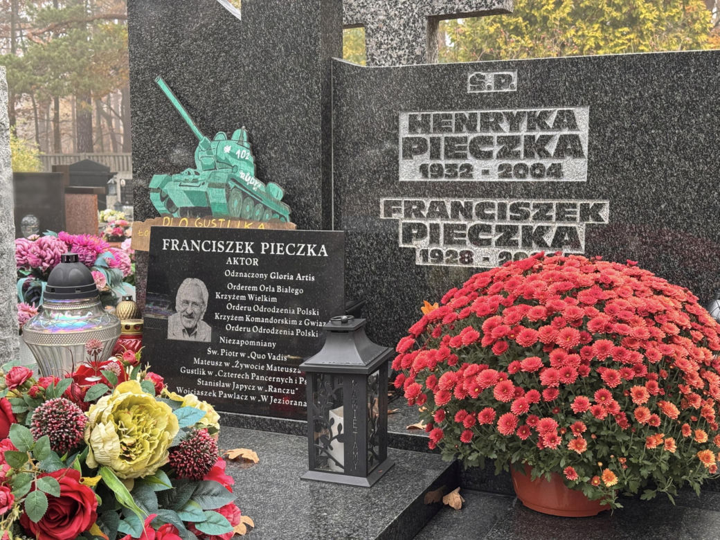 Fani „Rancza” od razu go rozpoznają. Niezwykły detal na grobie Franciszka Pieczki