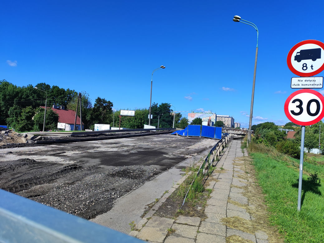 Wiadukt pomiędzy ul. Żeromskiego i Lubelską - Trwa wyburzanie starej przeprawy