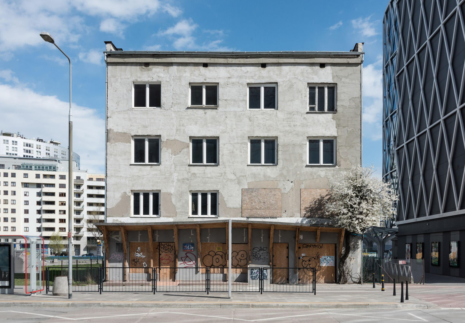 Tzw. Kamienica Zawiadowcy przy ul. Puławskiej 143 w Warszawie