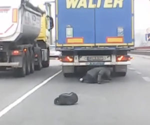 Uciekinier wypadł z tira