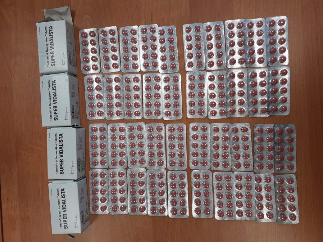 Podróbki, pseudoleki i narkotyki przechwycone przez KAS