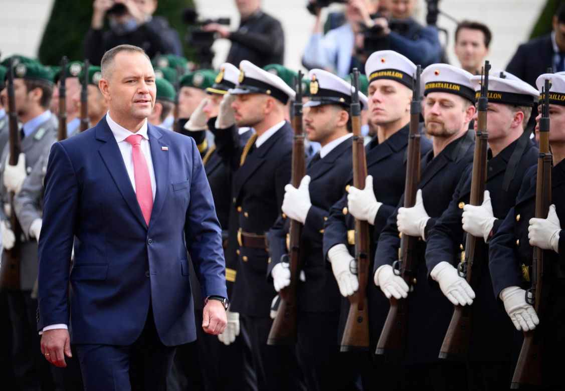 Niemcy mogłyby zacząć spłacać reparacje inwestując w polskie wojsko