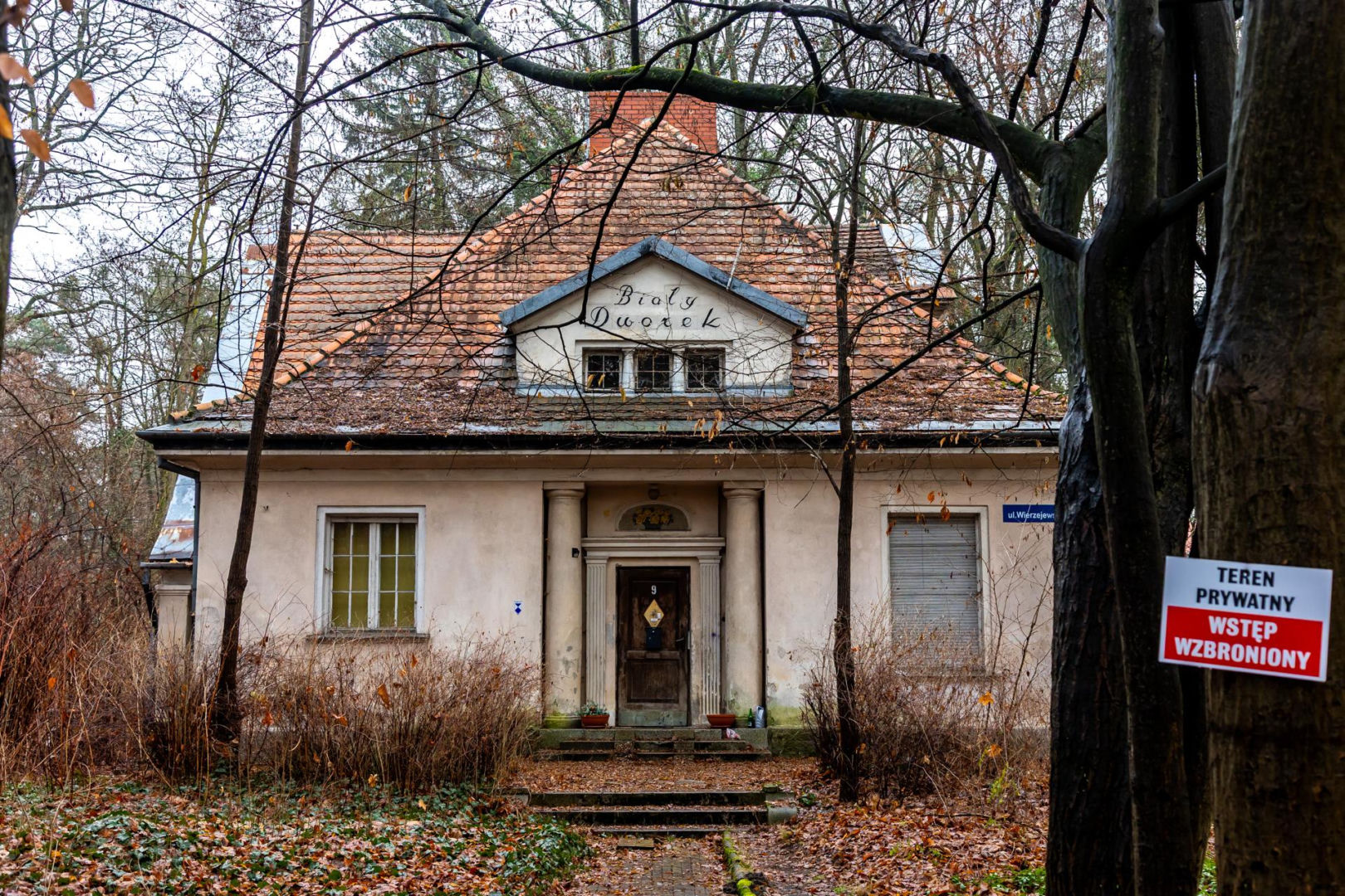 Opuszczona willa w Konstancinie