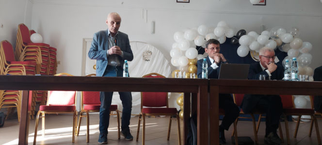 Spotkanie w sprawie budowy masztu 5 G w Płoskiem