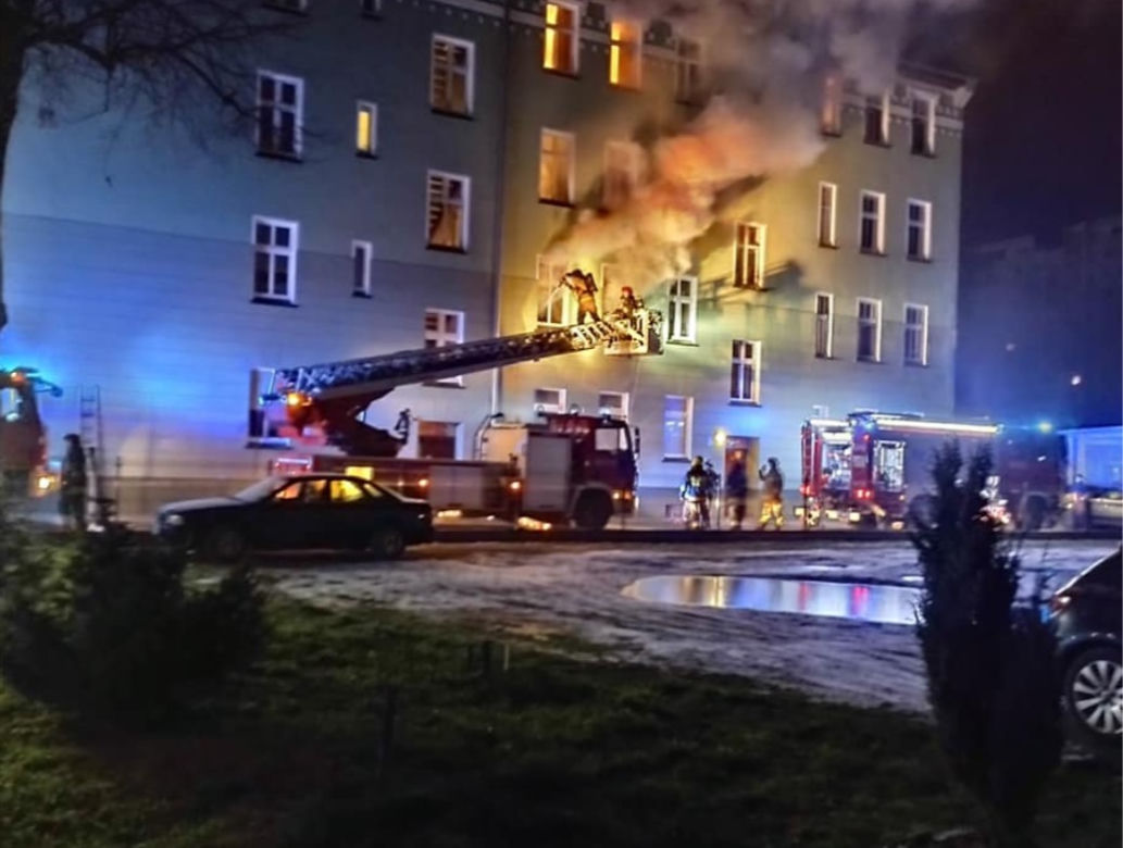 Brzeg: Pożar, śmierć w domu i EWAKUACJA mieszkańców! [ZDJĘCIA]
