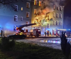 Brzeg: Pożar, śmierć w domu i EWAKUACJA mieszkańców! [ZDJĘCIA]