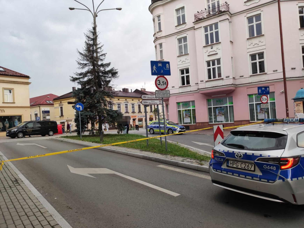 Ciało 44-letniego mężczyzny znalezione w centrum Tarnowa.