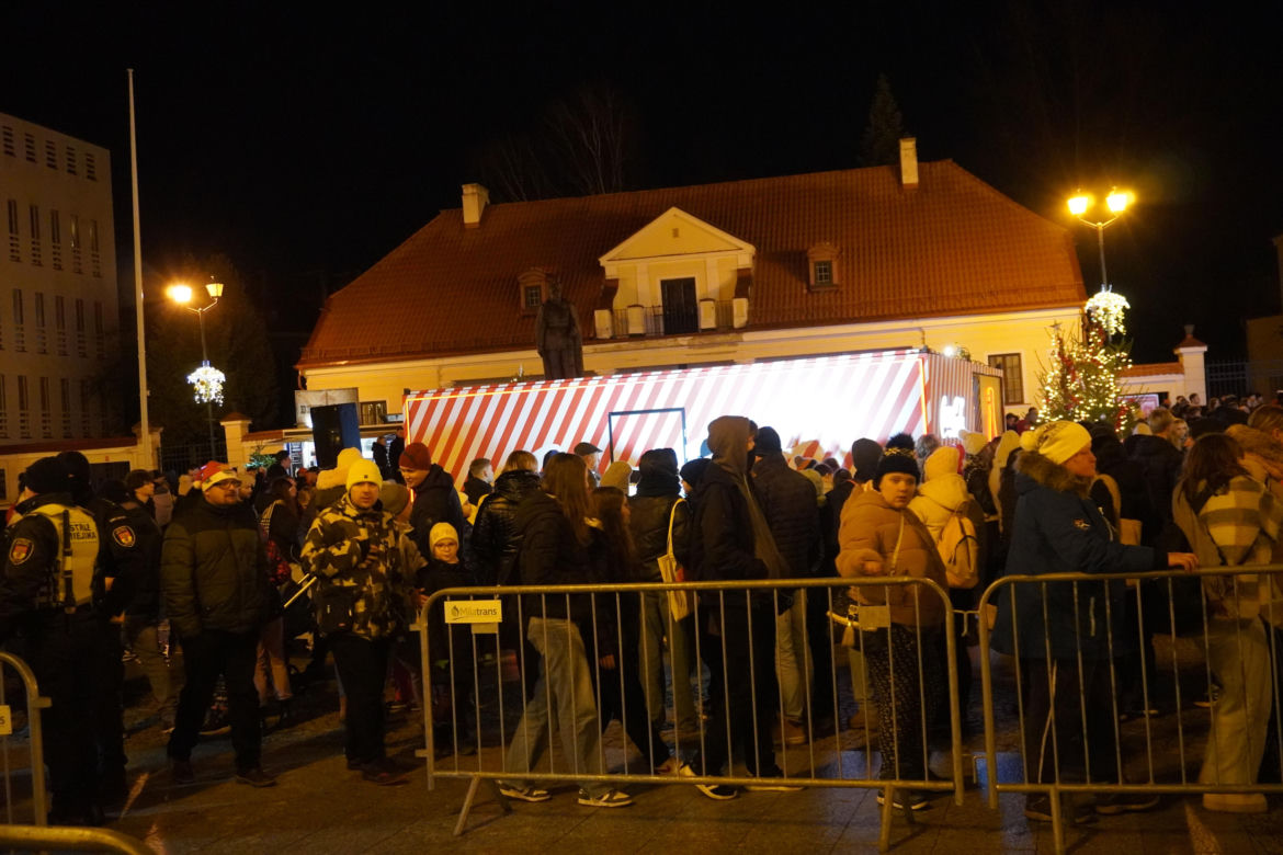 Ciężarówka Coca-cola w Białymstoku! Świąteczna atrakcja przyciągnęła tłumy mieszkańców na Rynek Kościuszki