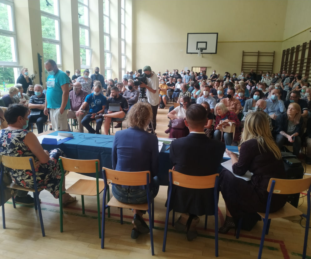 Złość, bezsilność i trudne pytania stawiane urzędnikom. Spotkali się z mieszkańcami Bieżanowa w sprawie powodzi