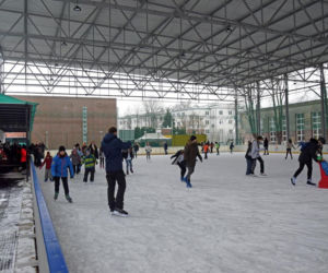 Lodowiska w Warszawie zapraszają! Gdzie na łyżwy w stolicy?