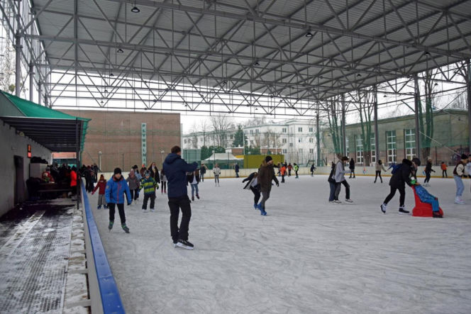 Lodowiska w Warszawie zapraszają! Gdzie na łyżwy w stolicy?
