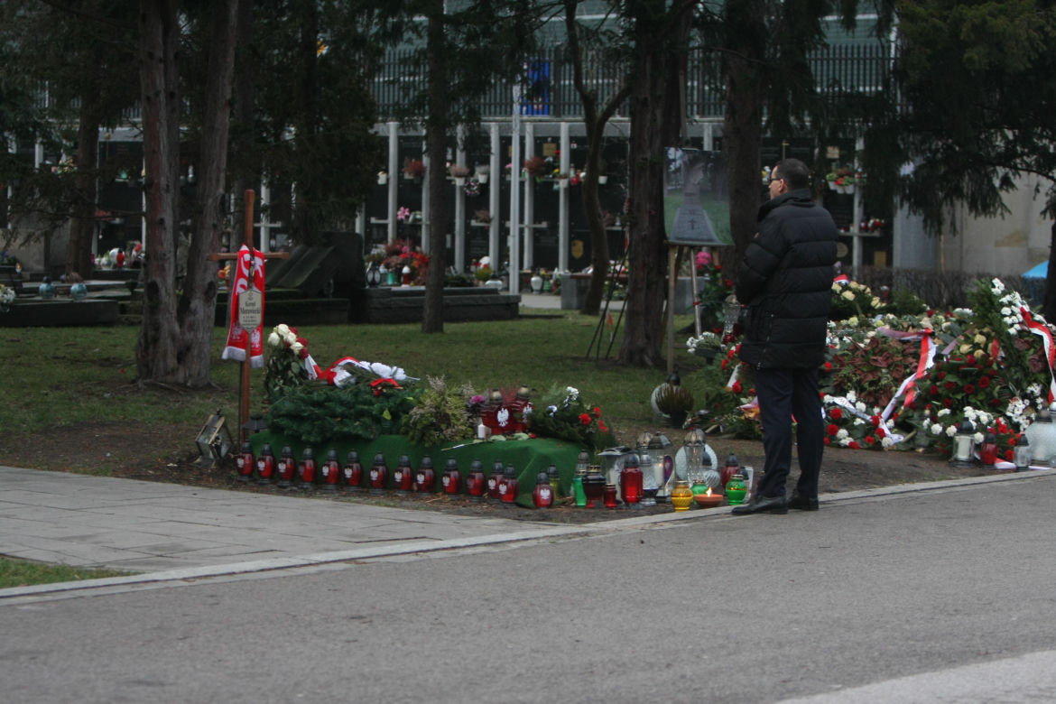 Premier modlił się przy grobie ojca