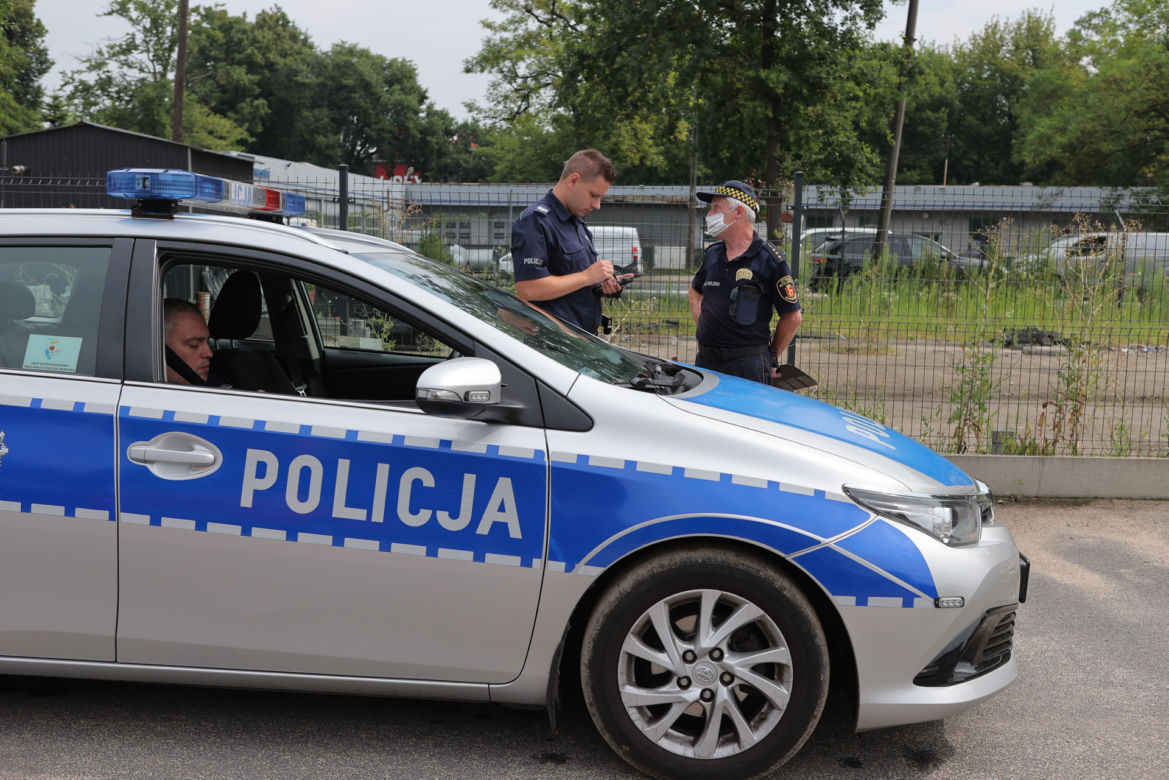 Sprzątamy miasto z wraków. Patrol "SE" na tropie porzuconych aut 