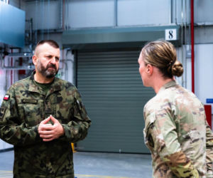 Gen. Mendrala w strategicznym sercu armii. Centrum Warsztatowo-Magazynowe w Powidzu umacnia sojusz z USA