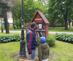 Plenerowa biblioteka w centrum Nowego Sącza