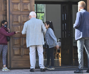 Lech Wałęsa w kościele na niedzielnej mszy