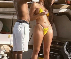 Tyga z dziewczyną na jachcie