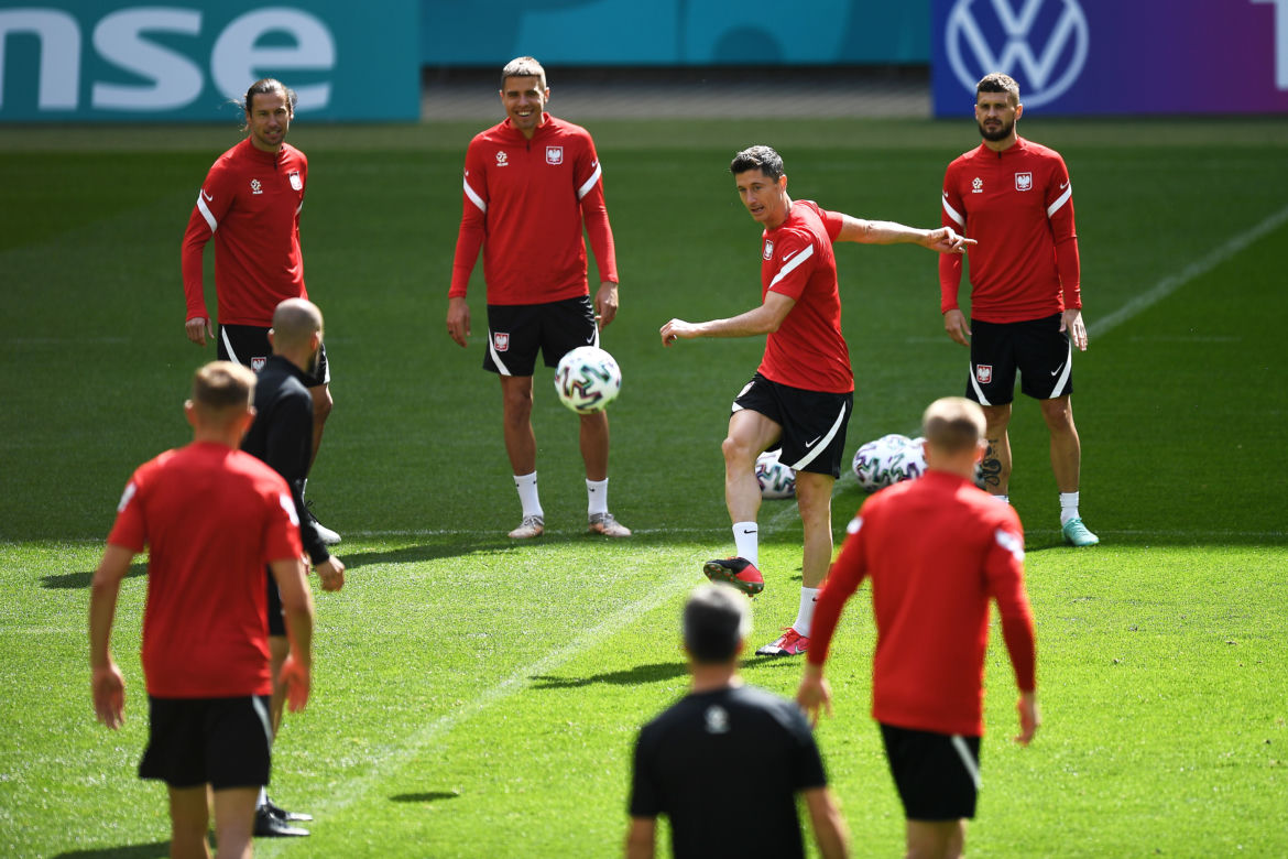 Euro 2021: Polacy w dobrych nastrojach podczas treningu przed meczem ze Słowacją [ZDJĘCIA]