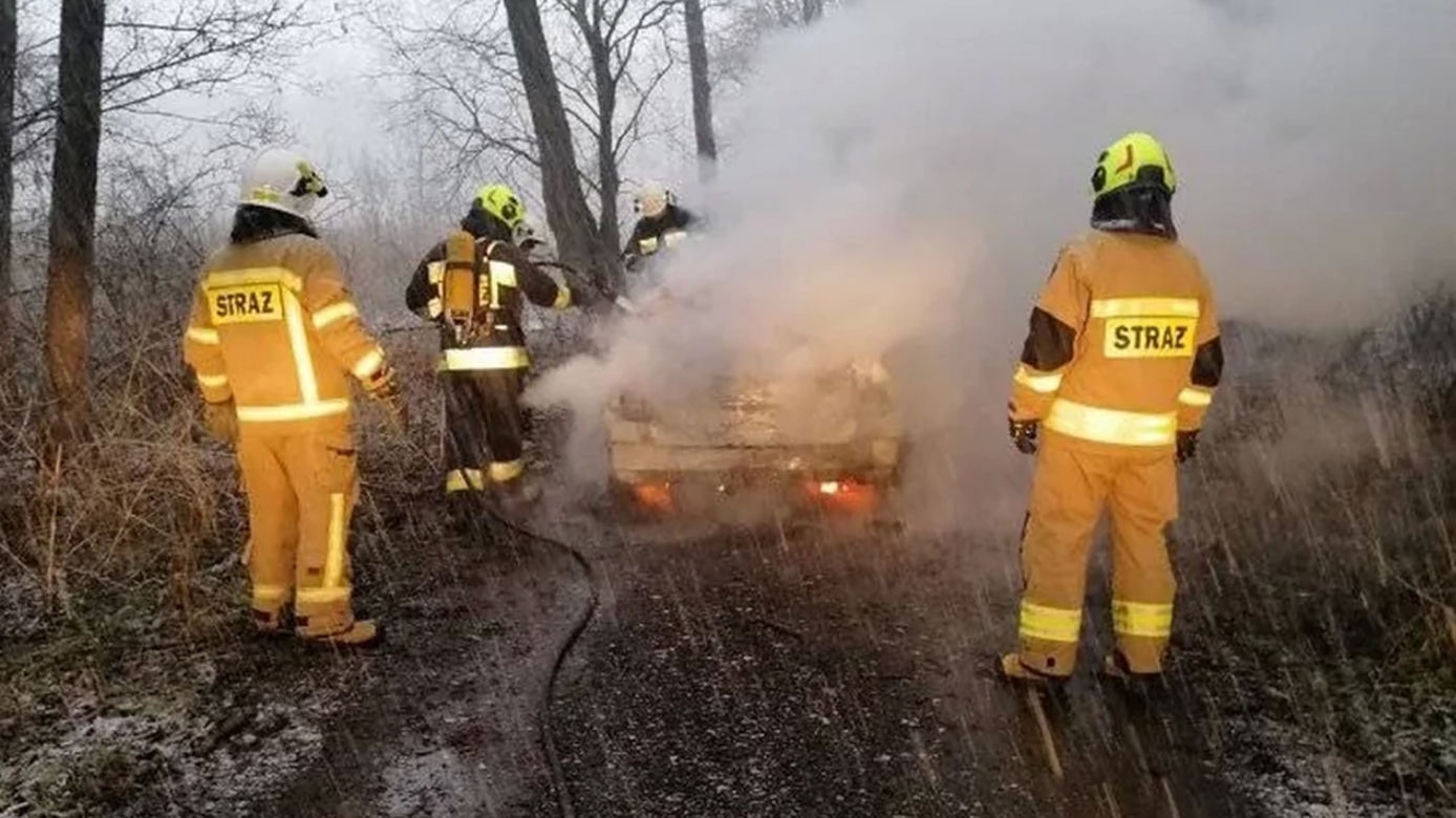 Makabra pod Mordami. Spalił się w aucie, bo zapalił papierosa