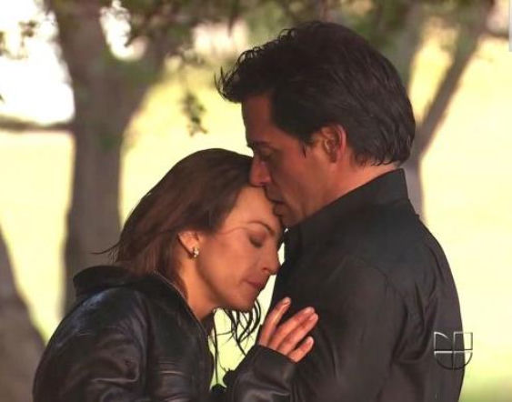 Nieposkromiona miłość odc. 27. Camila ( Silvia Navarro), Daniel (Cristian de la Fuente)