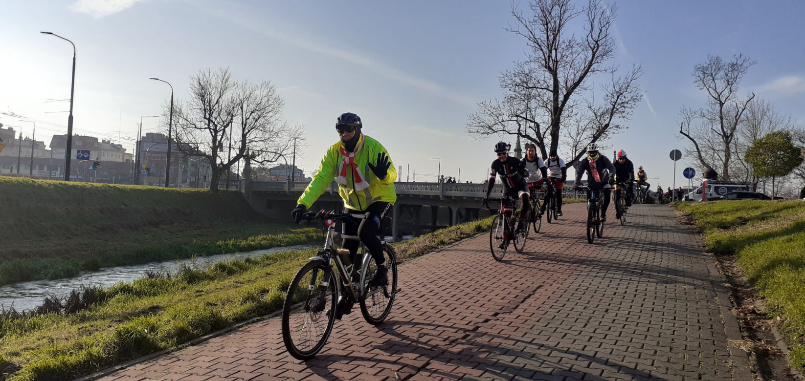 Lubelscy rowerzyści wyruszyli. Pokonają 103 kilometry w 103. rocznicę odzyskania niepodległości [GALERIA]