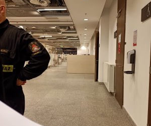 Strażak z Iławy pomaga w szpitalu na Narodowym
