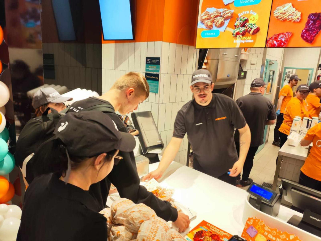 Popeyes w Katowicach już otwarte. Wydano sto pierwszych kanapek