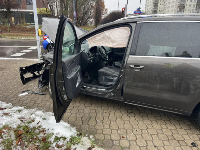 Wypadek na Maczka w Warszawie. Trzy osoby w szpitalu, ogromne utrudnienia w kierunku centrum.