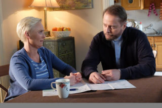Ojciec Mateusz 16 sezon. ksiądz Mateusz (Artur Żmijewski), Natalia (Kinga Preis)