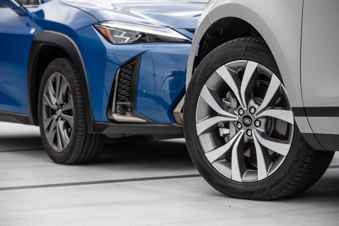 Range Rover Evoque D240 HSE vs Lexus UX 250h 