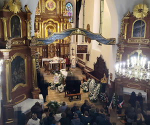 Pogrzeb 11-letniego aktora. Nikodem Marecki spoczął w białej trumnie. Żegnały go tłumy