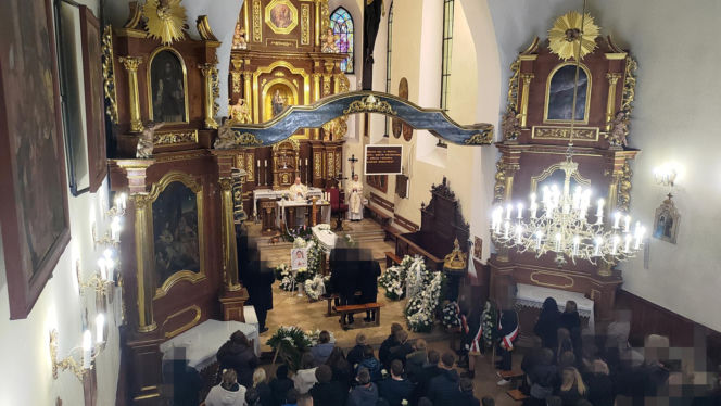 Pogrzeb 11-letniego aktora. Nikodem Marecki spoczął w białej trumnie. Żegnały go tłumy