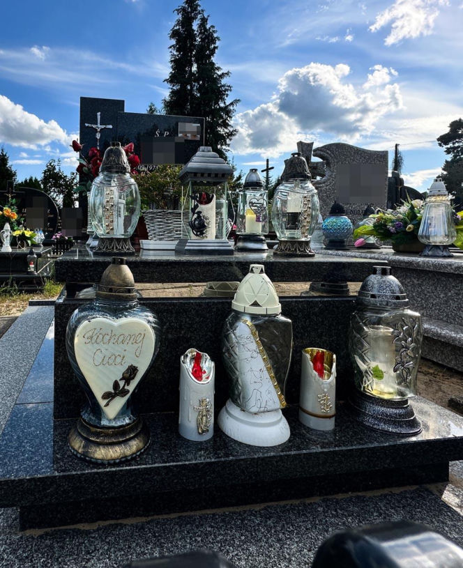 Dwa gołębie na grobie zamordowanych przez córkę rodziców. Ten znak poruszył Ostródę