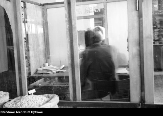 Sklep wielobranżowy Powszechny Dom Towarowy