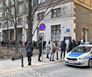 Gigantyczne kolejki po paszporty. Trzeba czekać miesiąc. Ministerstwo zapowiada zmiany! [FOTO]