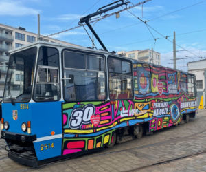 Kultowy wrocławski tramwaj na licytacji WOŚP. Cena rośnie w zawrotnym tempie [ZDJĘCIA]