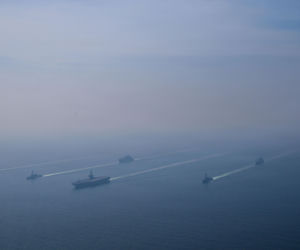 Iran, Chiny i Rosja demonstrują banderę w Cieśninie Ormuz