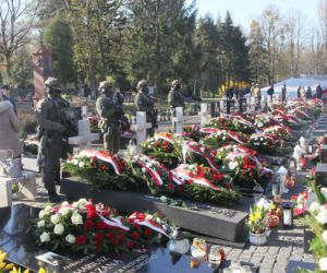 Obchody 16. rocznicy katastrofy smoleńskiej. Powązki