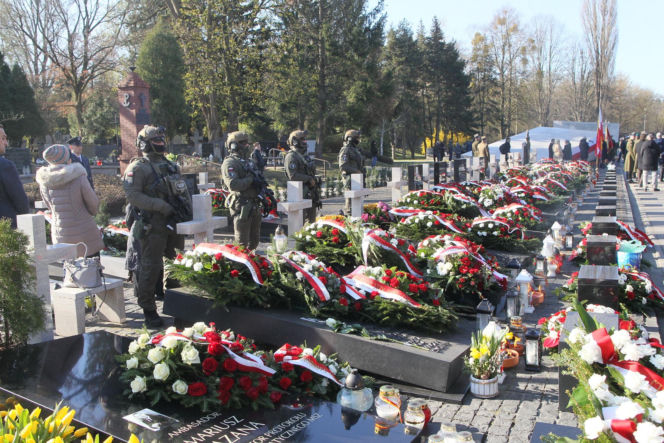 Obchody 16. rocznicy katastrofy smoleńskiej. Powązki