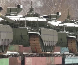 Nowe czołgi T-90M dla Rosji. Jak Moskwa adaptuje się do wojny z użyciem dronów?