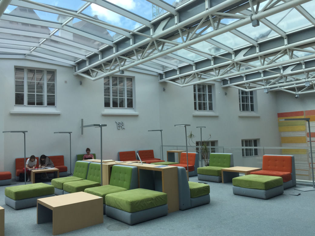 Upały nie do zniesienia w bibliotece na Koszykowej