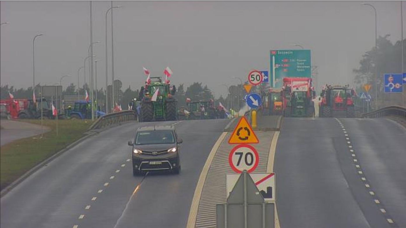 Wtorek, 20 lutego. Rolnicy wjeżdżają do Bydgoszczy
