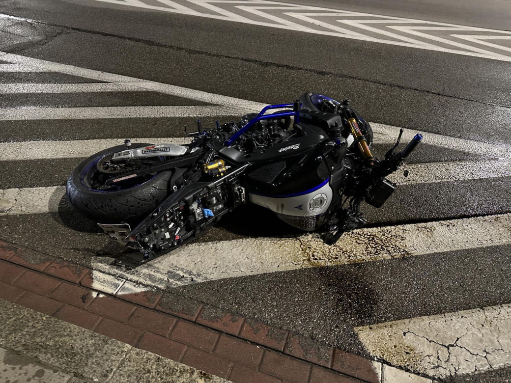 Motocyklista roztrzaskał się na Moście Gdańskim. Trafił do szpitala