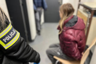 Chcieli obciąć mu palec i przypalać palnikiem! Torturowany 37-latek wyskoczył przez okno