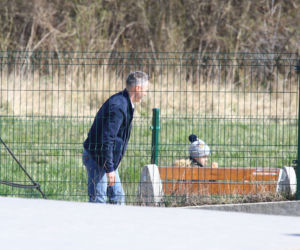 Wałęsa na spacerze z córką